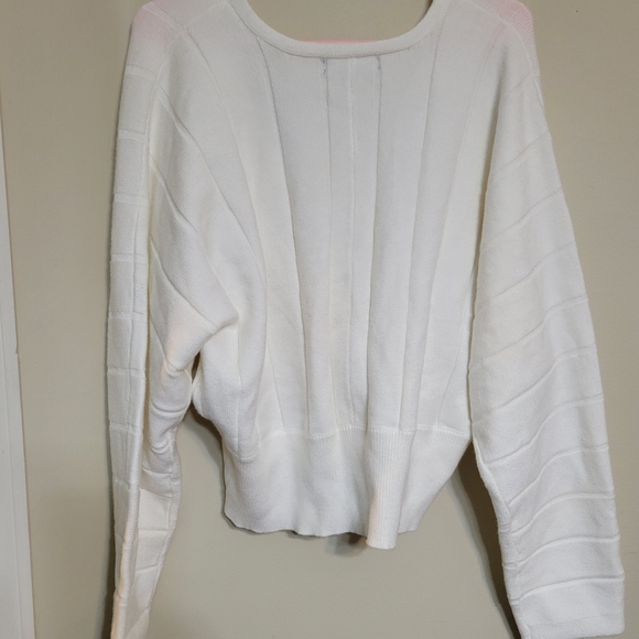 Forever 21 White V-Neck Sweater - Picture 3 of 6